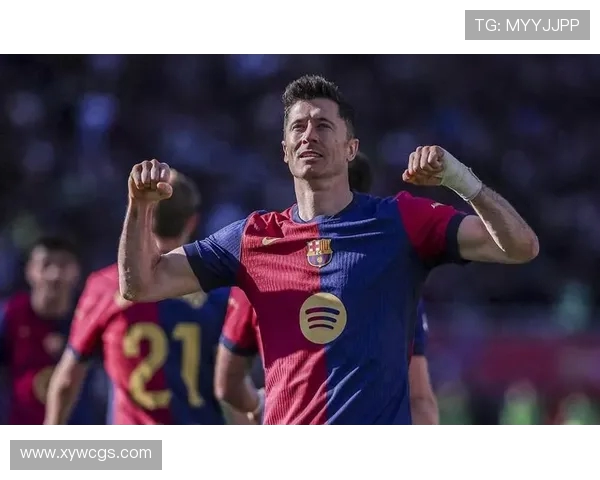 莱万闪击三球助巴萨客场完胜阿拉维斯稳固西甲争冠形势